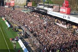 ausverkauftes Stadion am Millerntor des FC St.Pauli