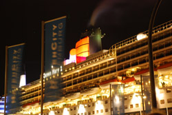 Die Queen Mary 2 am Hamburg Cruise Center