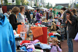 Beliebte Wochenendbeschftigung: Flohmarkt!