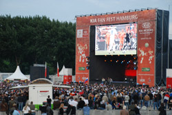 Public Viewing auf dem Fanfest zur EM 2012