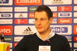 Marcell Jansen auf der Pressekonforenz vorm Stuttgartspiel