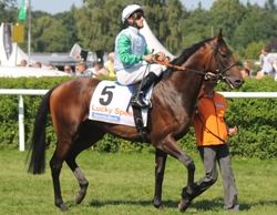 Lucky Speed mit Jockey Andrasch Starke