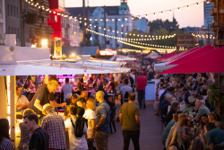 , (c) by Spielbudenplatz Betreibergesellschaft mbH