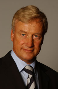 Ole von Beust tritt gegen Michael Naumann an