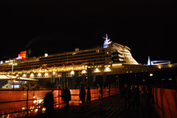 Queen Mary 2 Ende Juli 2008 in Hamburg