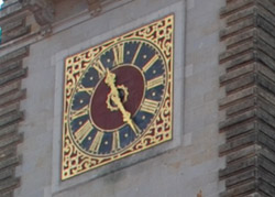 Auch die Uhr am Hamburger Rathaus wird am Sonntag 29. 10. umgestellt